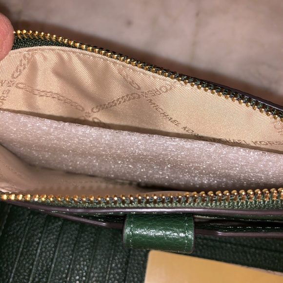 Michael Kors Jet Set Leather phone wristlet NWT 😎 - Picture 11 of 13